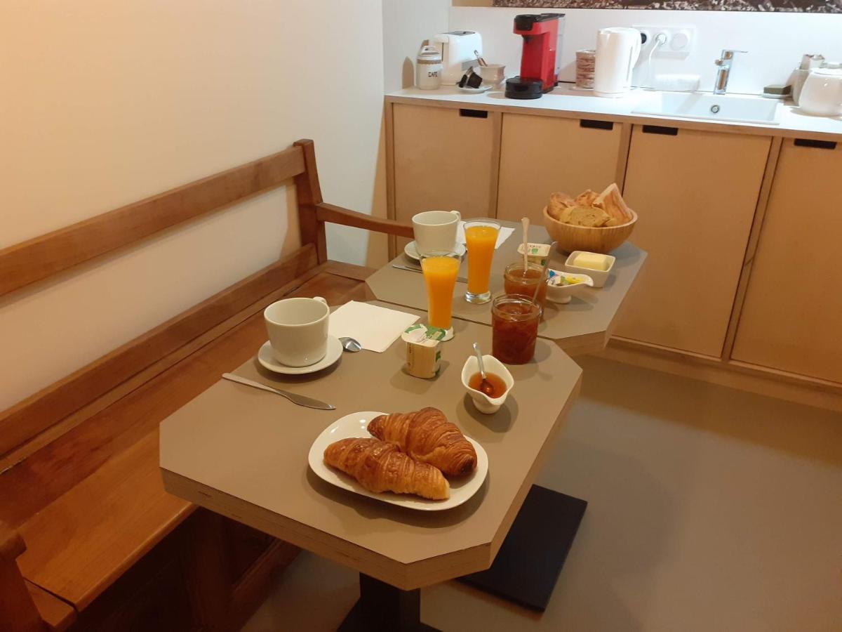 بوردو Une Chambre A L'Economat المظهر الخارجي الصورة